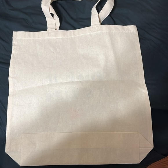 Olivia Rodrigo exclusive Guts tour tote bag from the Toronto guts gallery - Picture 2 of 4